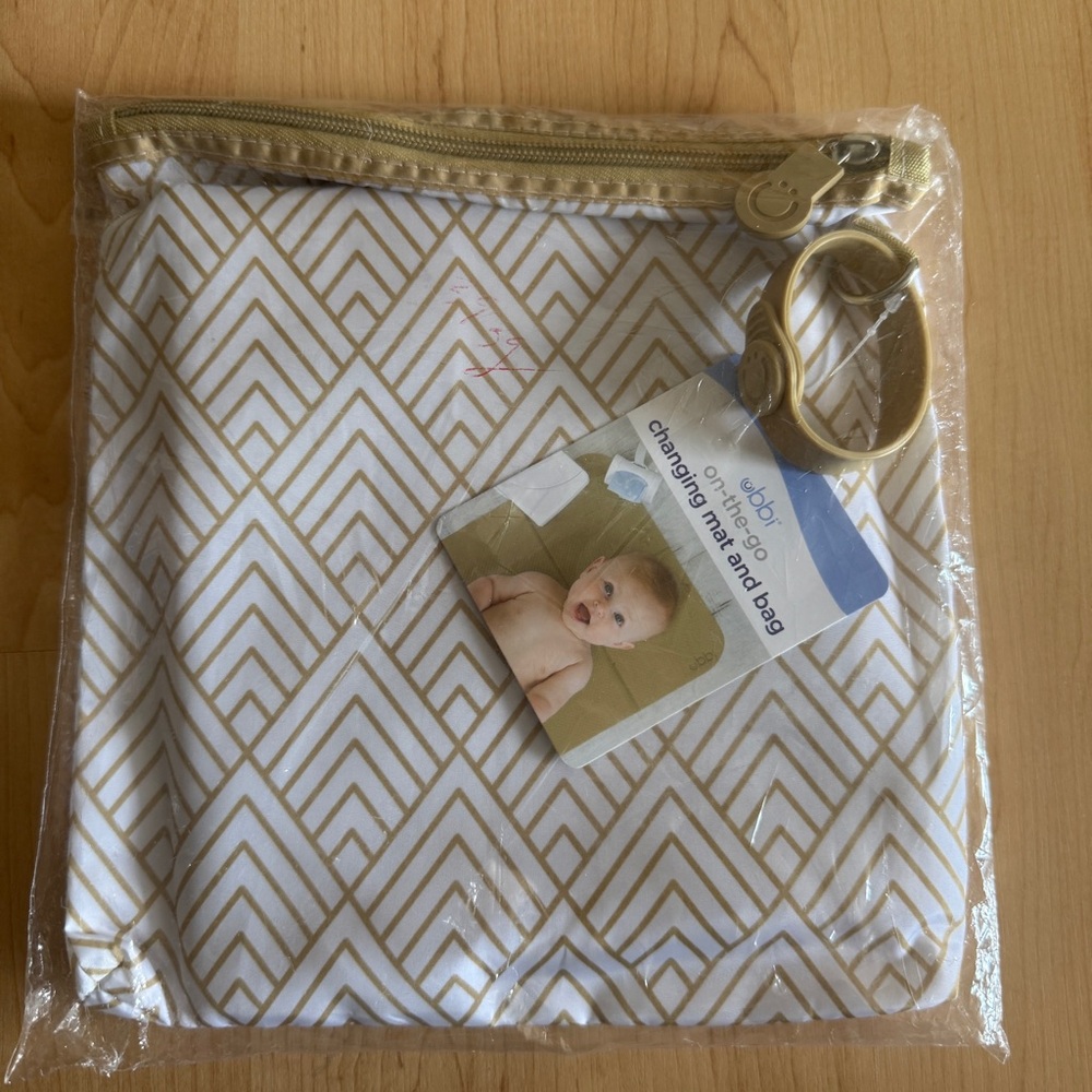NEW Ubbi On-The-Go Changing Pad Yoga-Like Mat Travel Bag Non-Phthalate Non-Toxic